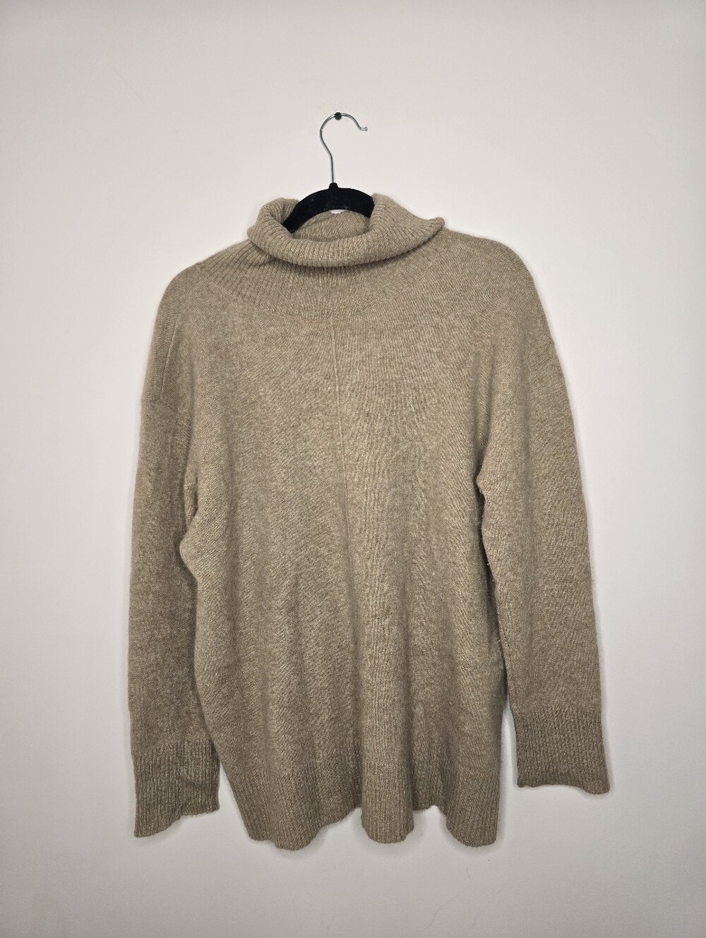 100% Cashmere Luxury Tan turtleneck pullover sweater. XL light brown academic